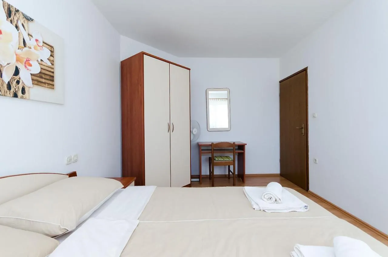 Apartments Marija P Lopar 0*,