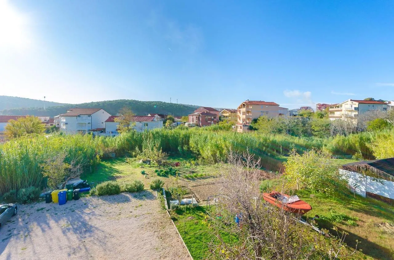 Apartments Marija P Lopar