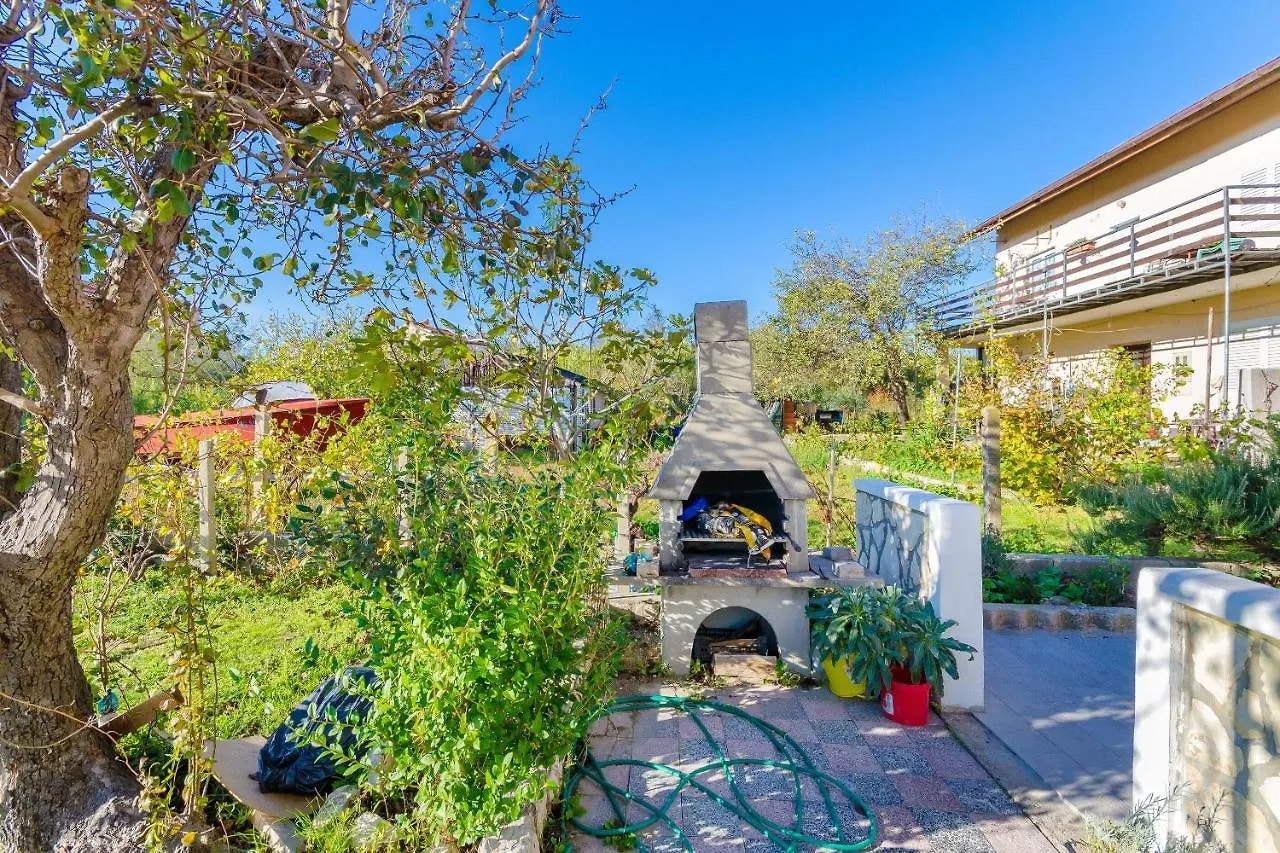 Apartments Marija P Lopar