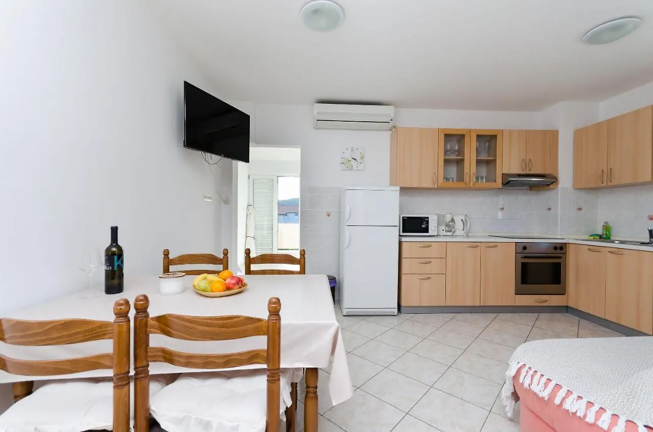 Apartments Marija P Lopar