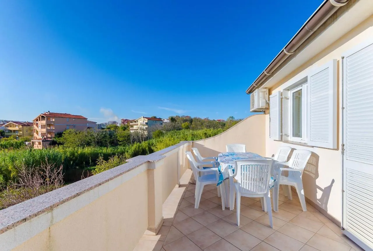 Apartments Marija P Lopar