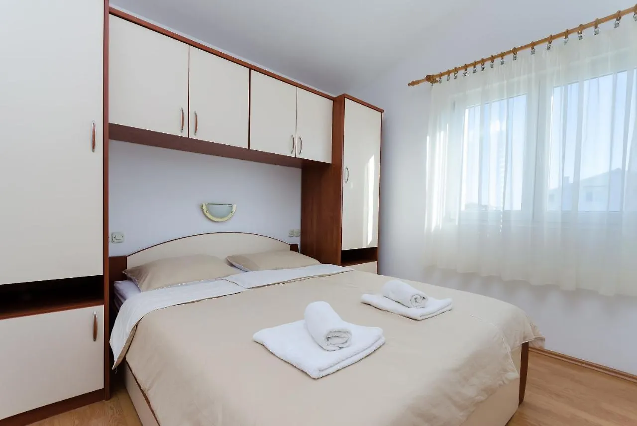 Apartments Marija P Lopar