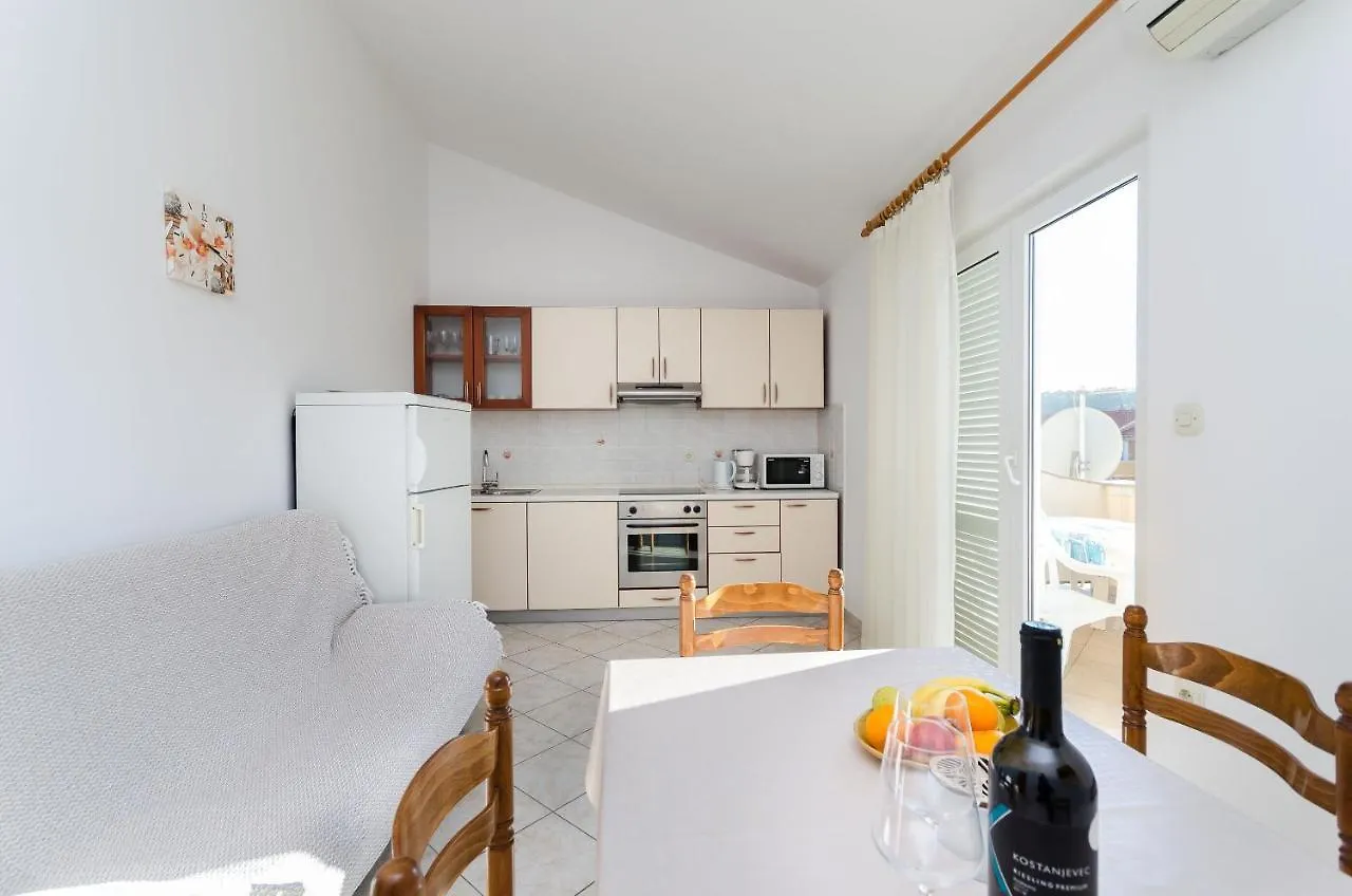 Apartments Marija P Lopar 0*,