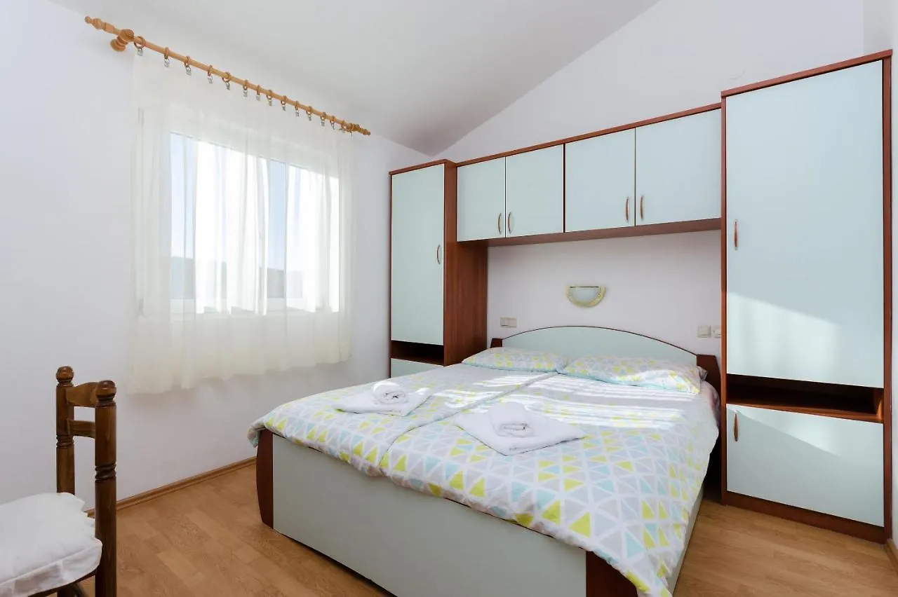 Apartments Marija P Lopar