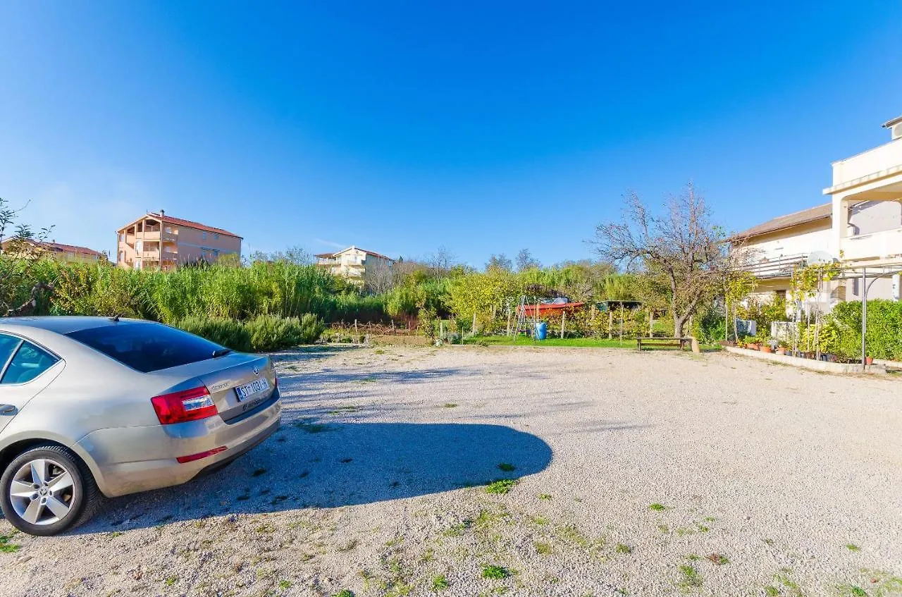 Apartments Marija P Lopar 0*,