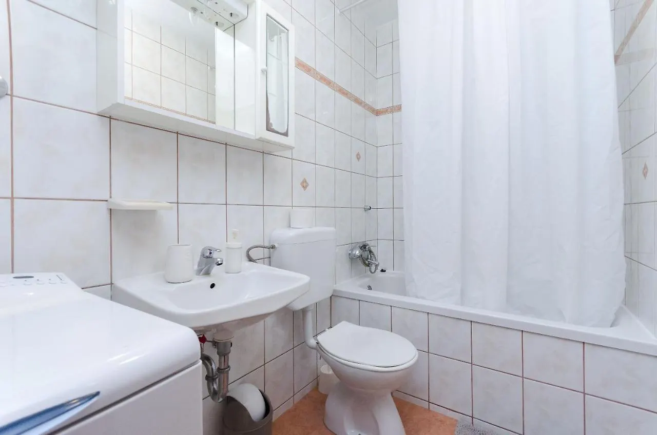 Apartments Marija P Lopar