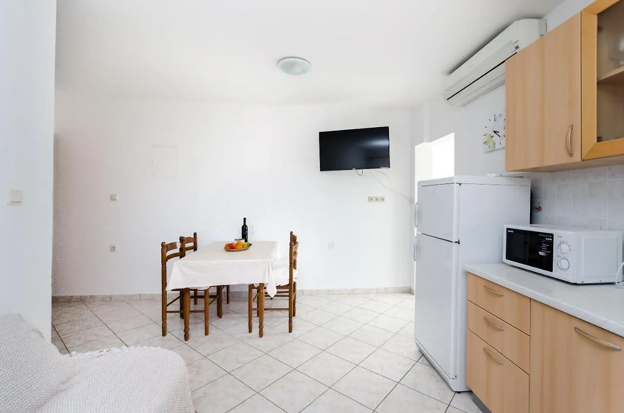 Apartments Marija P Lopar